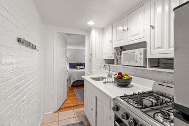 218 Washington St unit 5, Marblehead, MA 01945 - photo 6