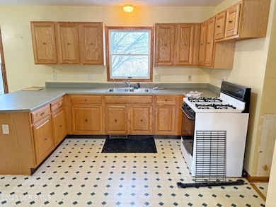 13124 Devils Hole Rd, Bowling Green, OH 43402 - photo 6