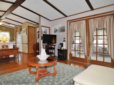 164 Holiday Ct, Wakefield, RI 02879 - photo 2