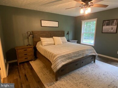 219 Jp Fletcher Ln, Cross Junction, VA 22625 - photo 5