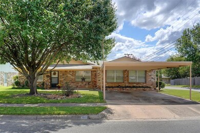 1 STORY HOME ON CORNER LOT WITH GREAT CURB APPEAL...