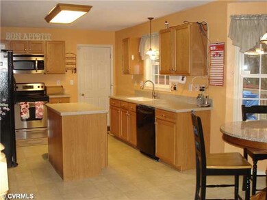 Kitchen - Spacious kitchen features corian counter