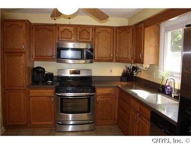 Kitchen Upgraded kitchen has Stainless Steel Appli