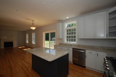 3 Harvest Ct unit 2, MerriMacK, NH 03054 - photo 4