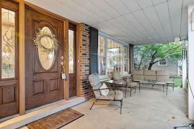 2S501 Seneca Dr, Wheaton, IL 60189 - photo 3