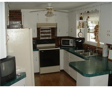 40 Fornelli St, West Warwick, RI 02893 - photo 5