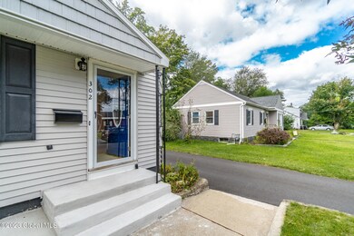 302 Howell St-8