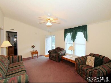 281 Bolton Ct, Hendersonville, NC 28792 - photo 5