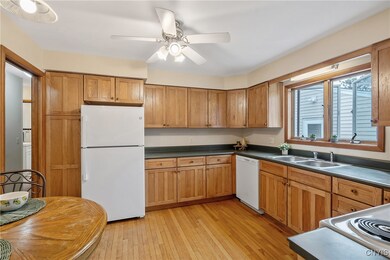 Eat-In Kitchen