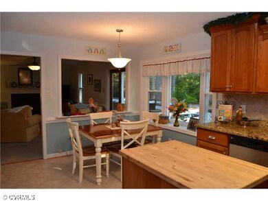 Breakfast Nook - Fabulous Size Eat-In Breakfast No