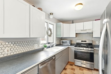 19 Arnold Ave, Chicopee, MA 01013 - photo 3