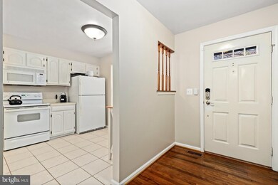 249 Finchingfield Ct, Sterling, VA 20165 - photo 5