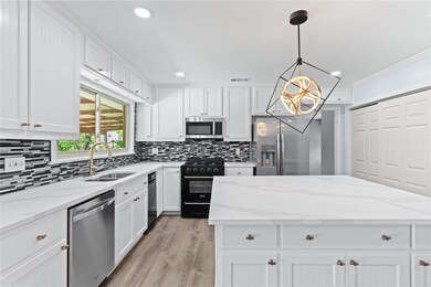 821 Robertson Rd, Grand Prairie, TX 75050 - photo 6