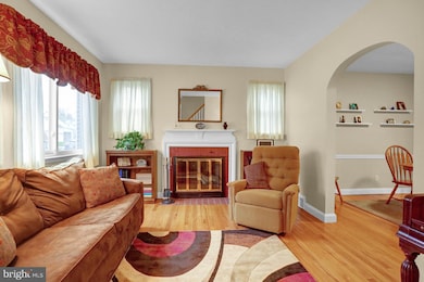 513 Lawrence Ave, Reading, PA 19609 - photo 3