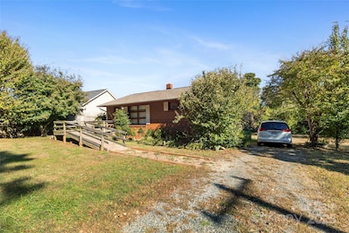 1837 Slater Rd, Charlotte, NC 28216 - photo 2