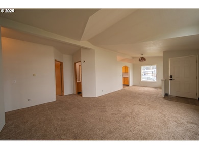 1413 Hawthorne Ave, Reedsport, OR 97467 - photo 7