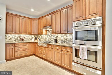 26235 Rachel Hill Dr, Chantilly, VA 20152 - photo 2