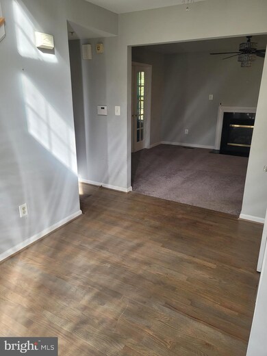 1619 Shady Glen Dr, District Heights, MD 20747 - photo 3