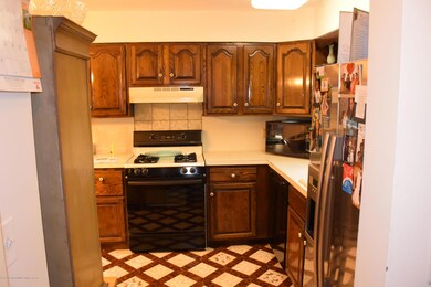 221 Kemball Ave, Staten Island, NY 10314 - photo 6