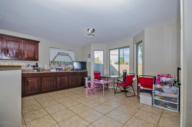 Eat-in Kitchen