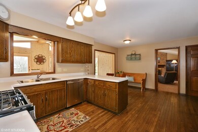 29W113 Wagner Rd, Naperville, IL 60564 - photo 5