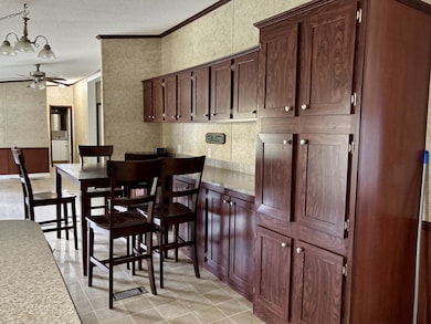 Kitchen Eat In Area - Lots of cabinet and counter space