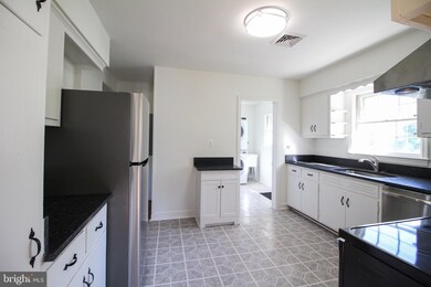 43418 Mountain View Dr, Chantilly, VA 20152 - photo 2