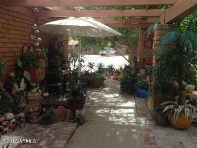 ENTRANCE/FOYER