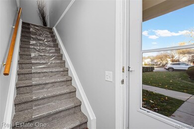 2917 Rockford Ct unit 36D, Lake Orion, MI 48360 - photo 7