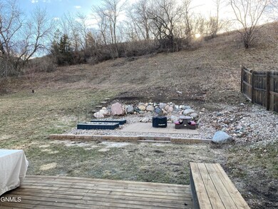 1513 5th Ave NW, Jamestown, ND 58401 - photo 5