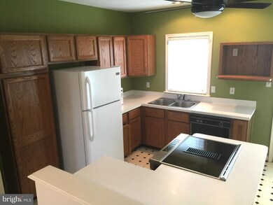 72 Victoria Square, Frederick, MD 21702 - photo 2