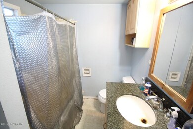 Bath w/laundry