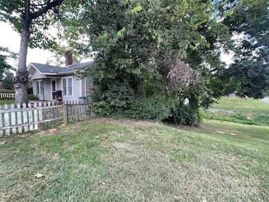 1608 Duckworth Ave, Charlotte, NC 28208 - photo 4