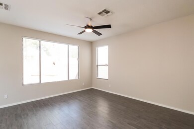 002-photo-living-room-4178926