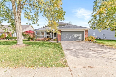 1555 Warren Lake Ct, Indianapolis, IN 46229 - photo 2