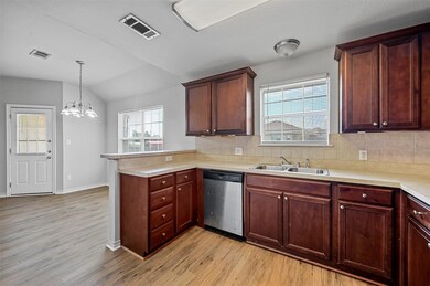 3203 Cardinal Dr, Ennis, TX 75119 - photo 5