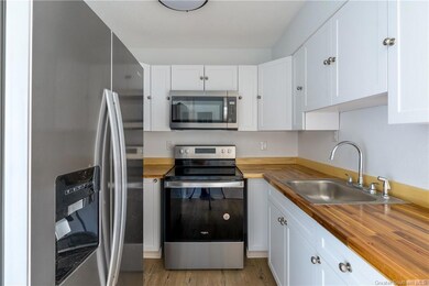 Kitchen w/ New appliances and butcher blocks count
