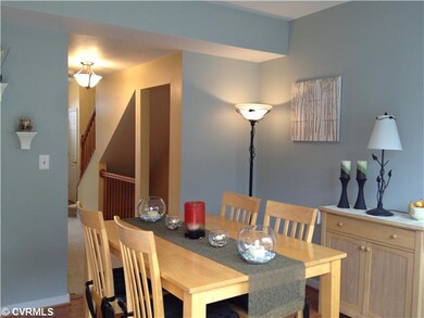 Breakfast Nook - Bright, Open and overlooks kitche