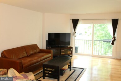 10404 Parthenon Ct, Bethesda, MD 20817 - photo 6