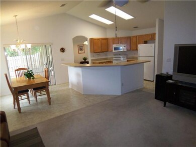 Kitchen. Honey,check it out!