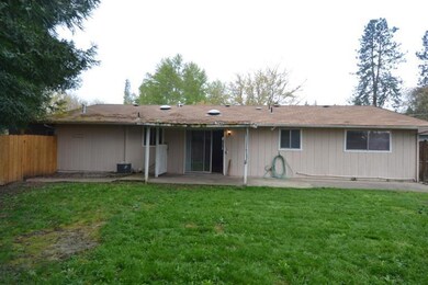 54 SW Eastern Ave, Grants Pass, OR 97526 - photo 3