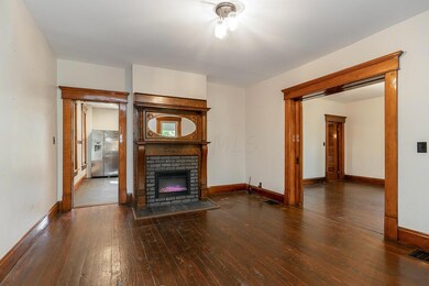 107_Price_Rd-living rm 2