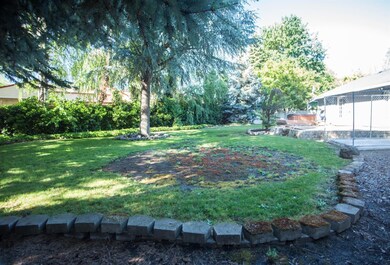 734 Hemlock Ct, Central Point, OR 97502 - photo 3