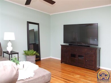 3120 SW Grand Ct, Topeka, KS 66614 - photo 4