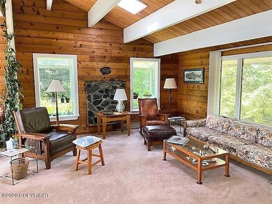 3922 Cliffside Rd - Living Room