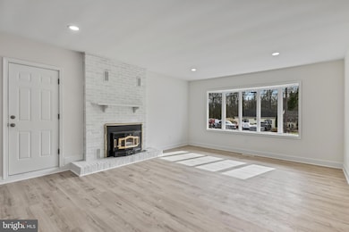 745 W Clayton Ave, Clayton, NJ 08312 - photo 2