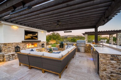 Outdoor Kitchen & Entertainment Areas