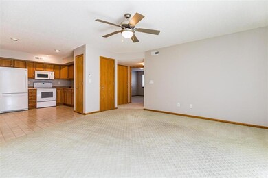 3131 Samuel Ct SW unit 3, Cedar Rapids, IA 52404 - photo 3