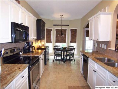 Wonderful kitchen with eating area