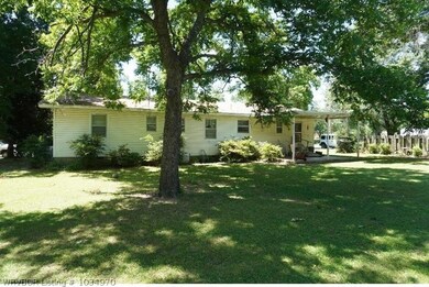 301 NE E St, Stigler, OK 74462 - photo 3